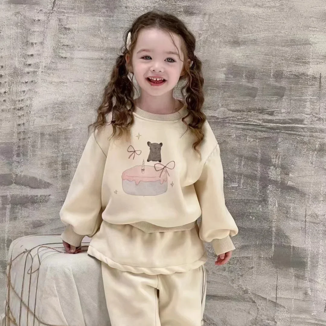 여아 세트 한국 만화 플러스 플리스 후디 방귀 커튼 플러스 플리스 플레어 팬츠 투피스 세트, 2024 가을 신상 아동복