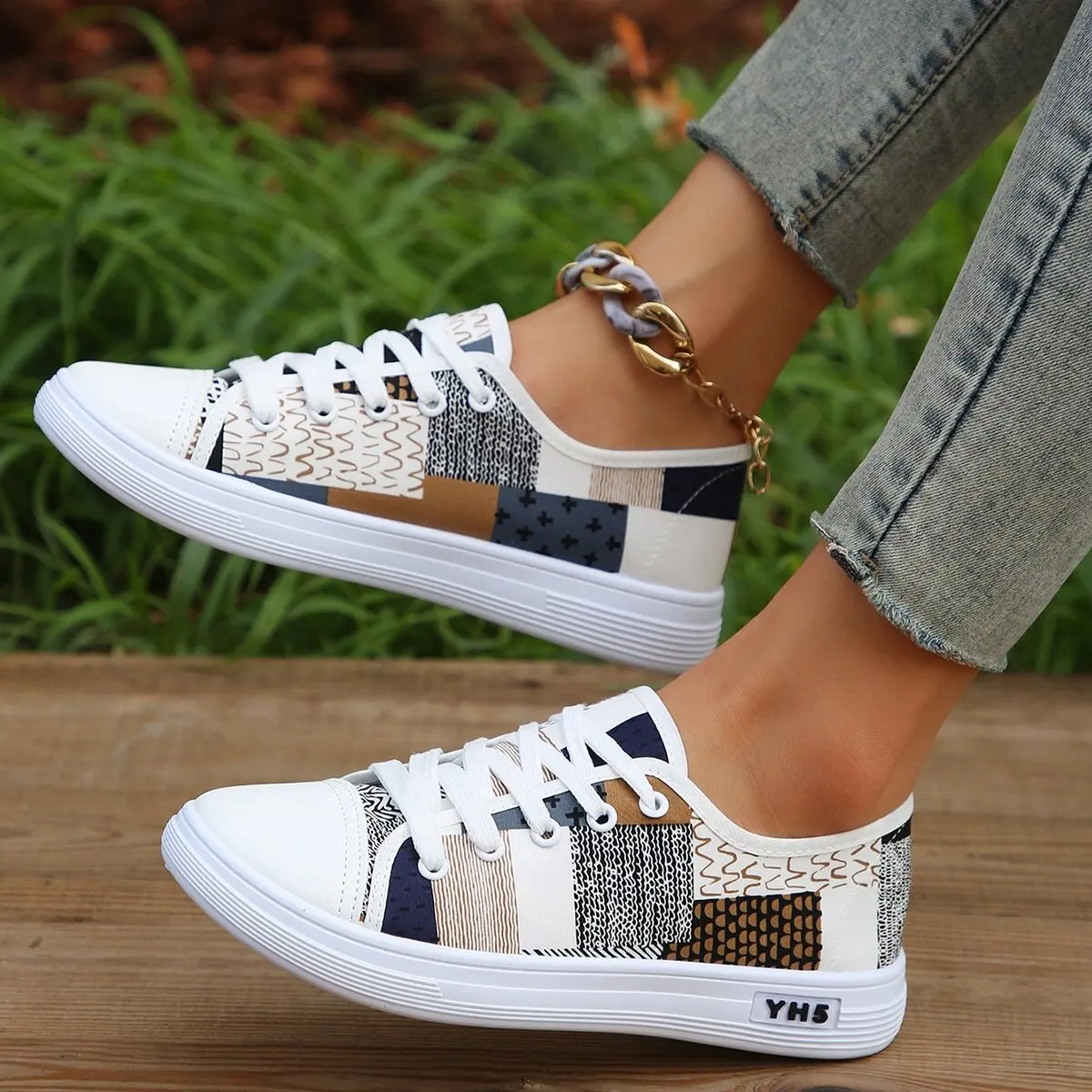 

Fashion Breathable Lightweight Anti Slip Flat Lace Up Canvas Shoes Spring Autumn White Casual Sports Footwear For Women