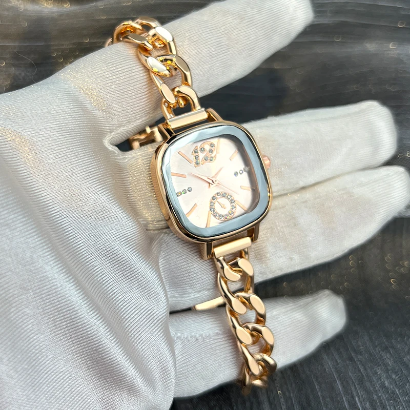 The new cross-border classic square chain watch ladies hollow bracelet quartz watch niche light luxury watch explosion