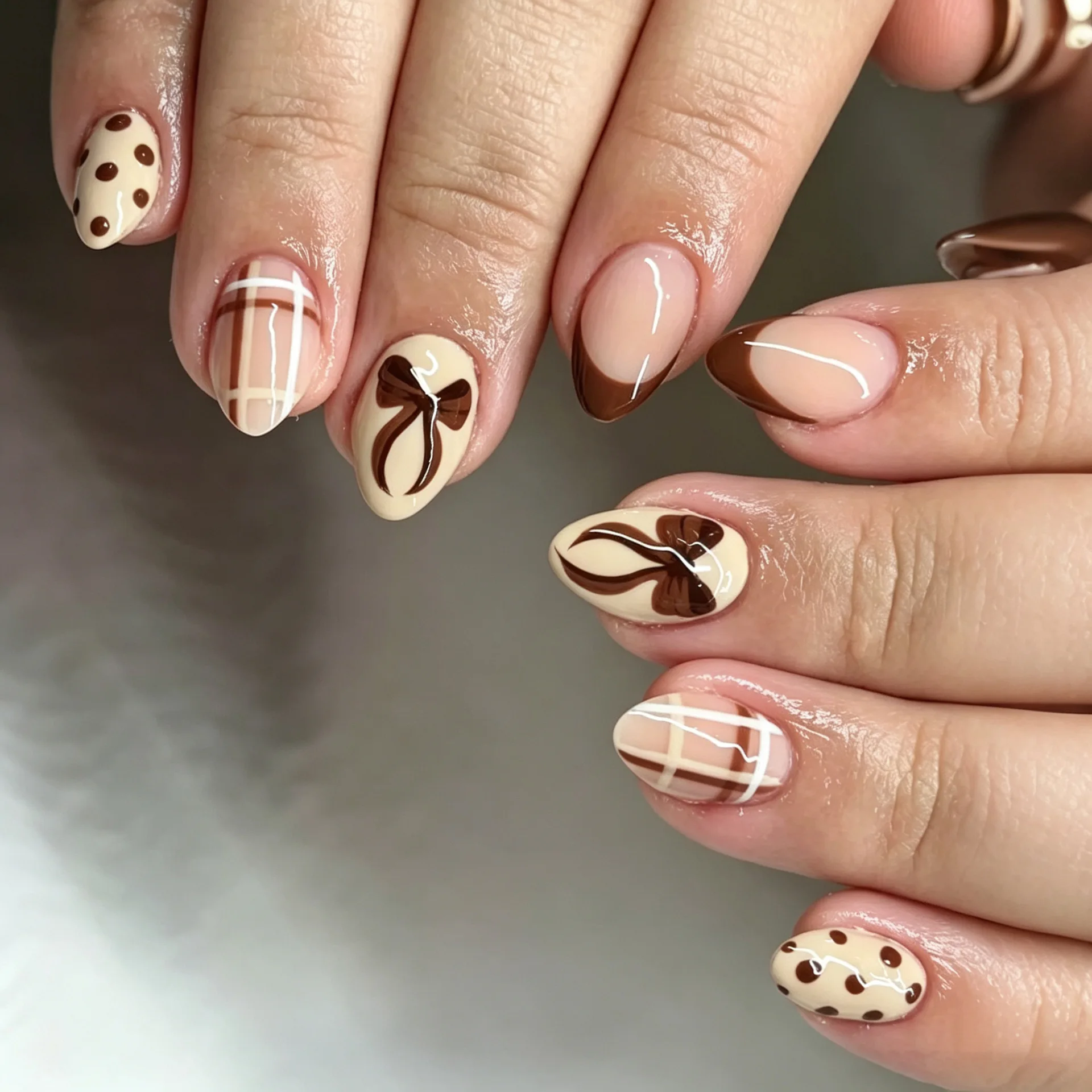 24Pcs Short Almond Reusable False Nails Press on Brown Polka Dot Bow Stick on Nails Full Cover Simple Plaid French Fake Nail Tip