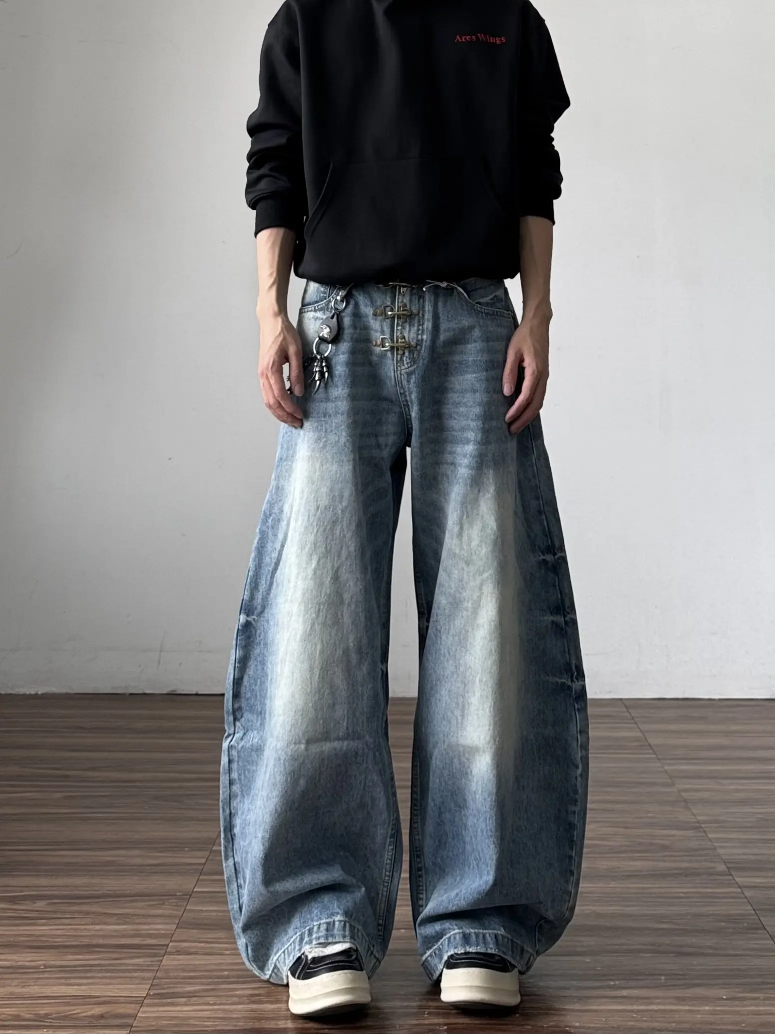 

Мужские джинсы Cleanfit American High Street: плиссированные, с пуговицами, широкие штанины, свободный крой, молодежные, модные, из денима