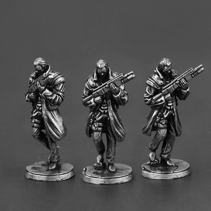 White Copper Futuristic Punk Soldier Miniature Figure, Sci-Fi War Tabletop Game Ornament, Retro Metal Model Toy Gift for Men