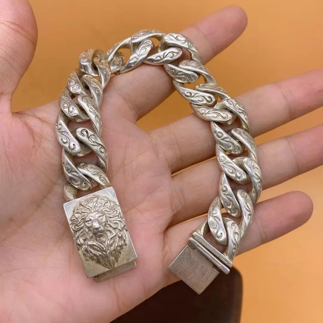 Chinese Miao silver hand cast miniaturized lion model statue collection silver classical bracelet gift