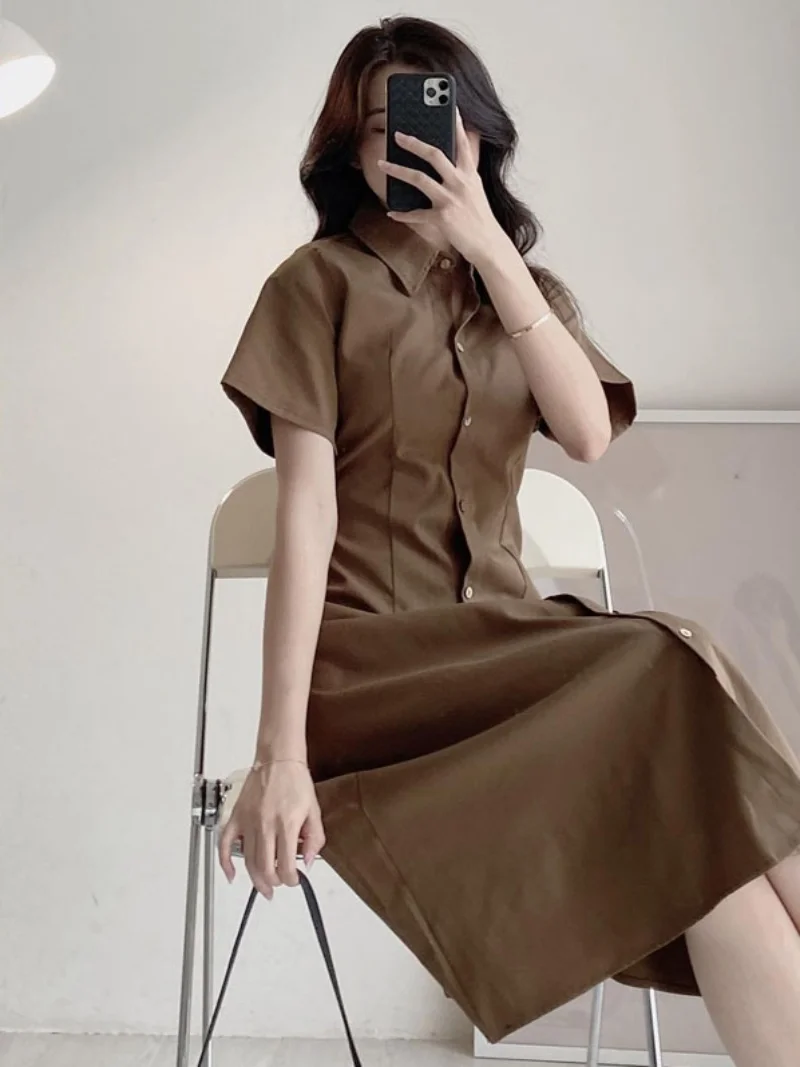 シックなレトロなターンダウン襟シングルボタン半袖シャツドレスウエスト締め痩身ロングスカート女性の夏