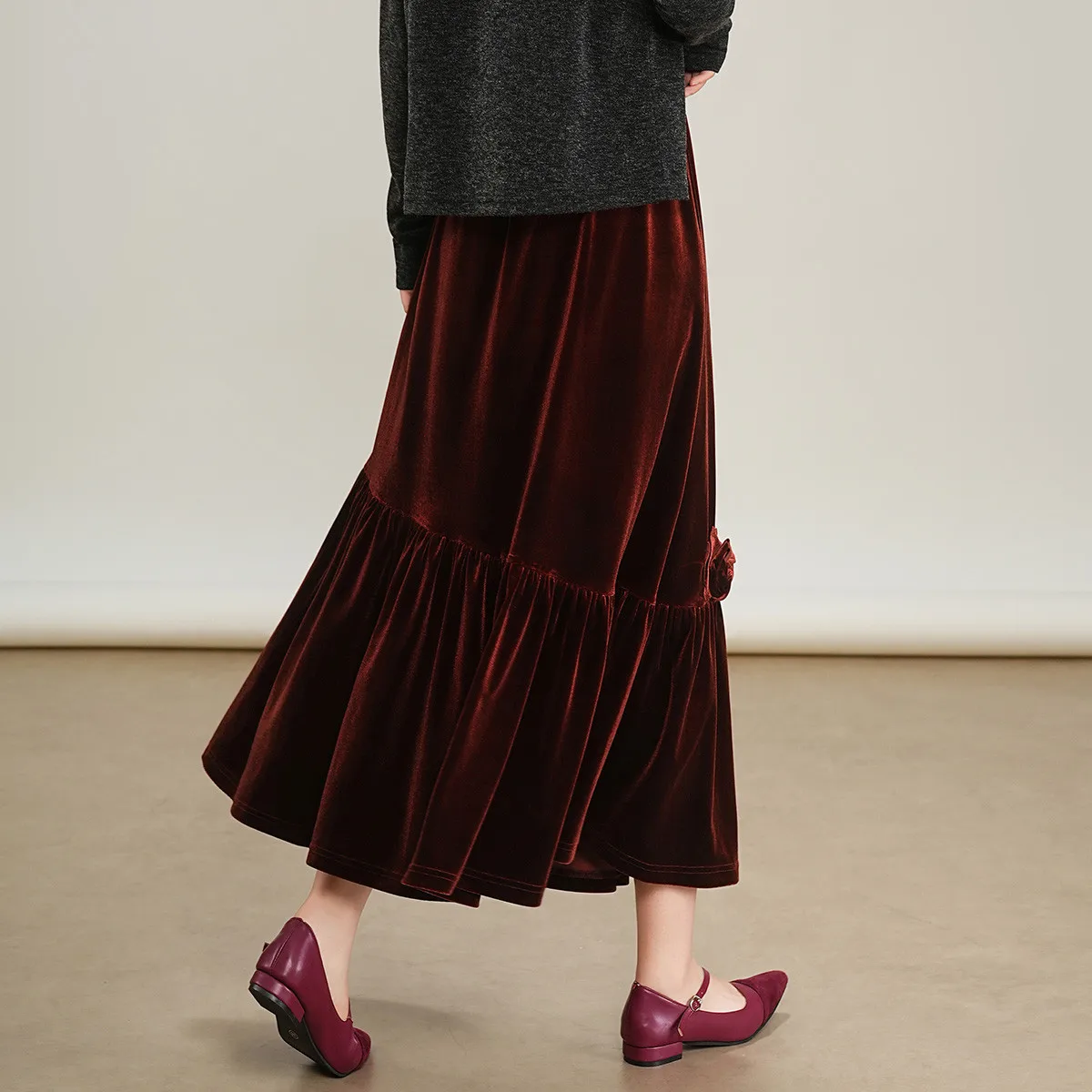 LOUIS YAO nueva moda de terciopelo media falda larga de mujer 2025 Otoño/Invierno diseño de cintura elástica de flores falda de diseño Retro Original