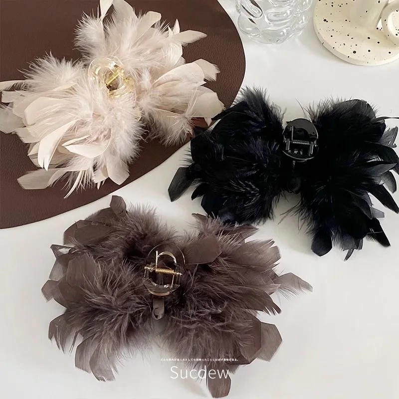 Retro feather hair clip for women big fur Shark clips girls fluffy large hairclip claw clip for thick hair fuzzy crab hairpin