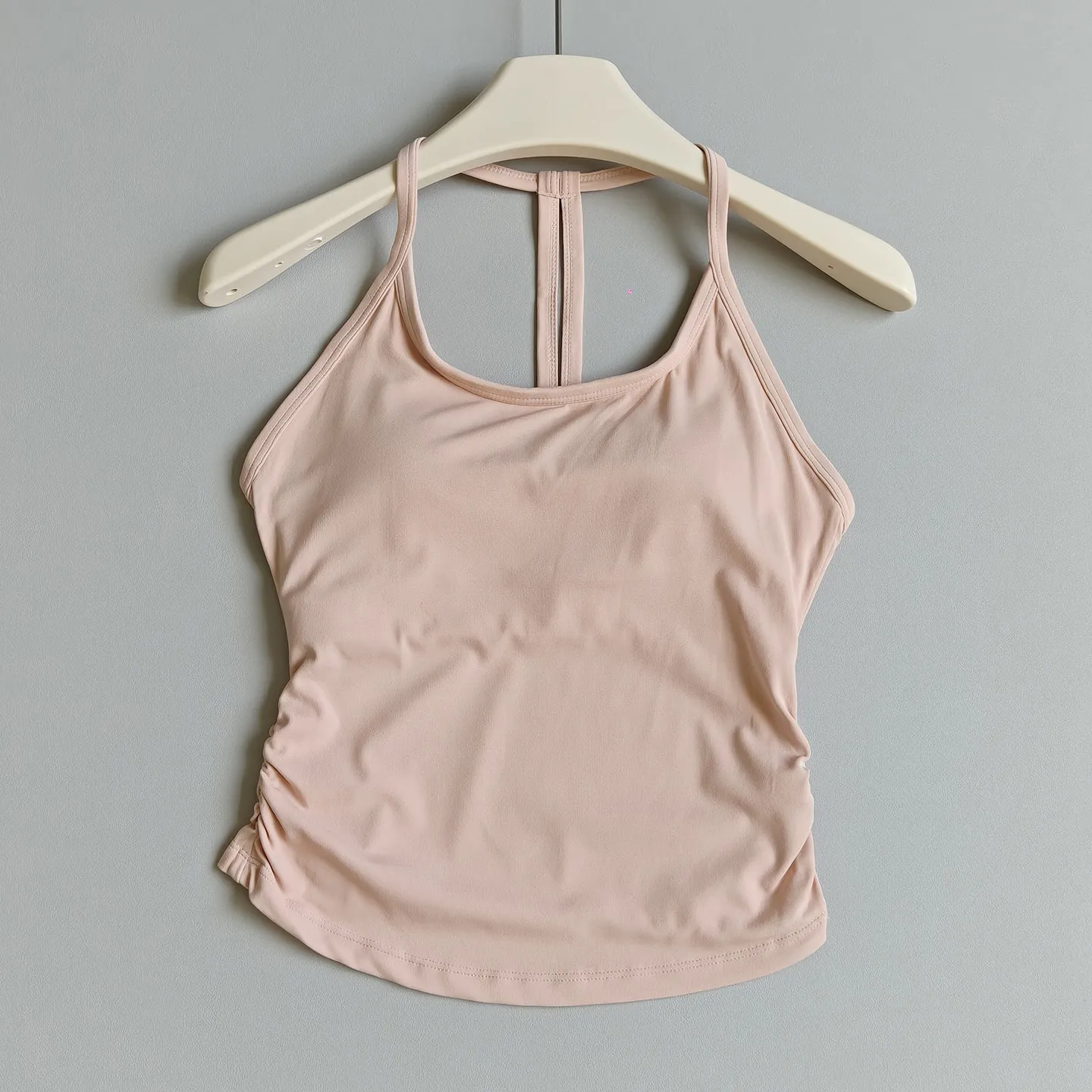 Yoga-Top mit Brustpolster für Damen, Neckholder-Fitness-Unterwäsche, Sport-BHs, atmungsaktives, schnelltrocknendes Sport-Top für Outdoor-Aktivitäten. – Detail 5