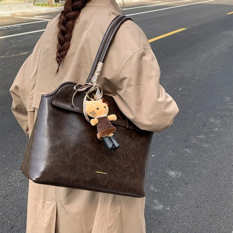 

Stylish Ladies Hand Bags Made Of Faux Leather Featuring Trendy Belgium Vintage Lightweight Soft Daily Look