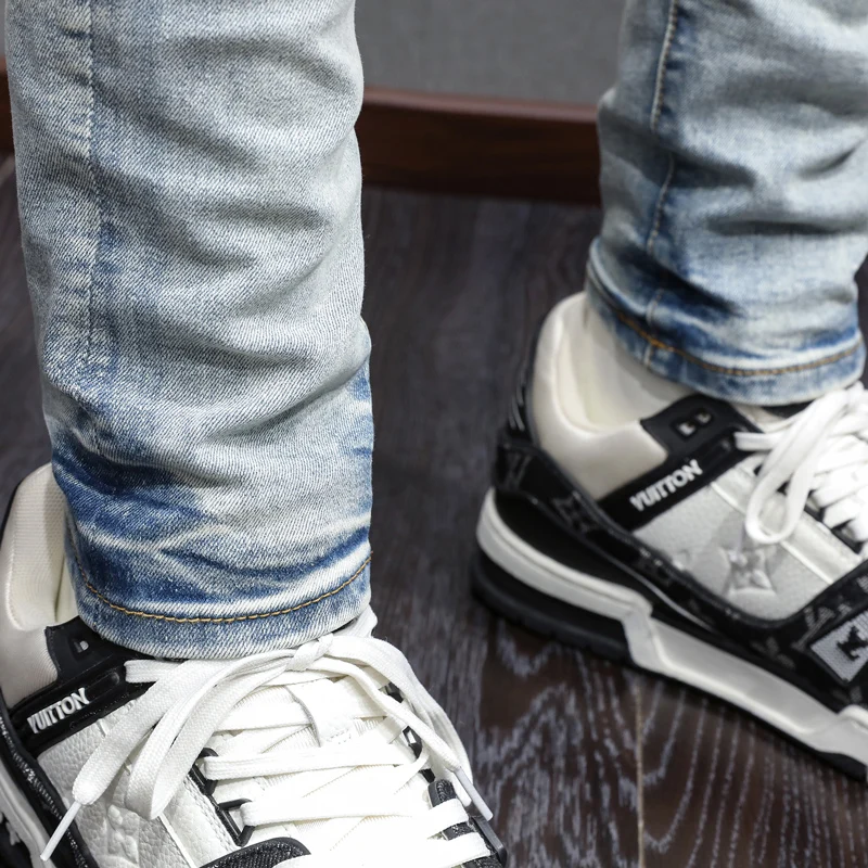 Street designer fashionable men's jeans retro light blue elastic tight corrugated jeans men's black patch hip-hop brand pants ho