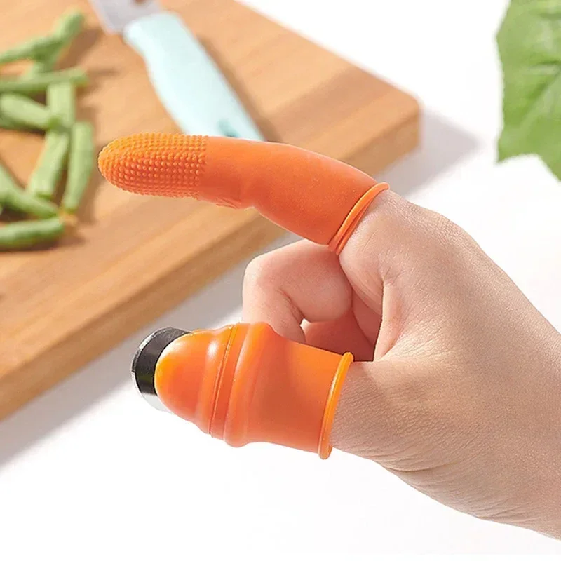 

Multifunctional Finger Tool for Kitchen & Garden, Vegetable Cutter & Separator, Thumb Pruning Shears for Picking Plants