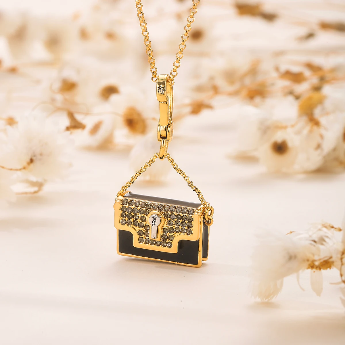 

1Pc Exquisite Enamel Handbag Pendant Design,Cute And Adorable Sweater Necklace,Diamond Gold Bag Pendant,Halloween Party Gifts