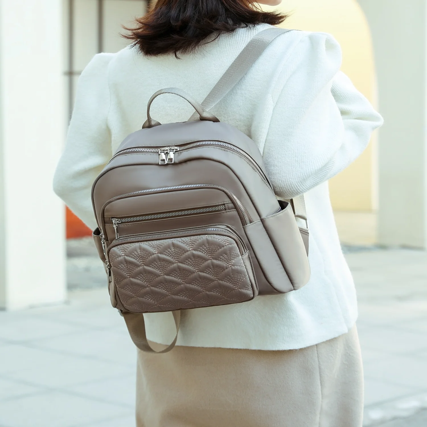 Mochila de moda para mujer que combina con todo