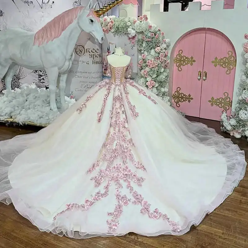ที่กําหนดเองสีชมพูปิดไหล่ Quinceanera Ball Gown ภาพลวงตา Appliques ลูกไม้หวาน 15 ปีเม็กซิกัน