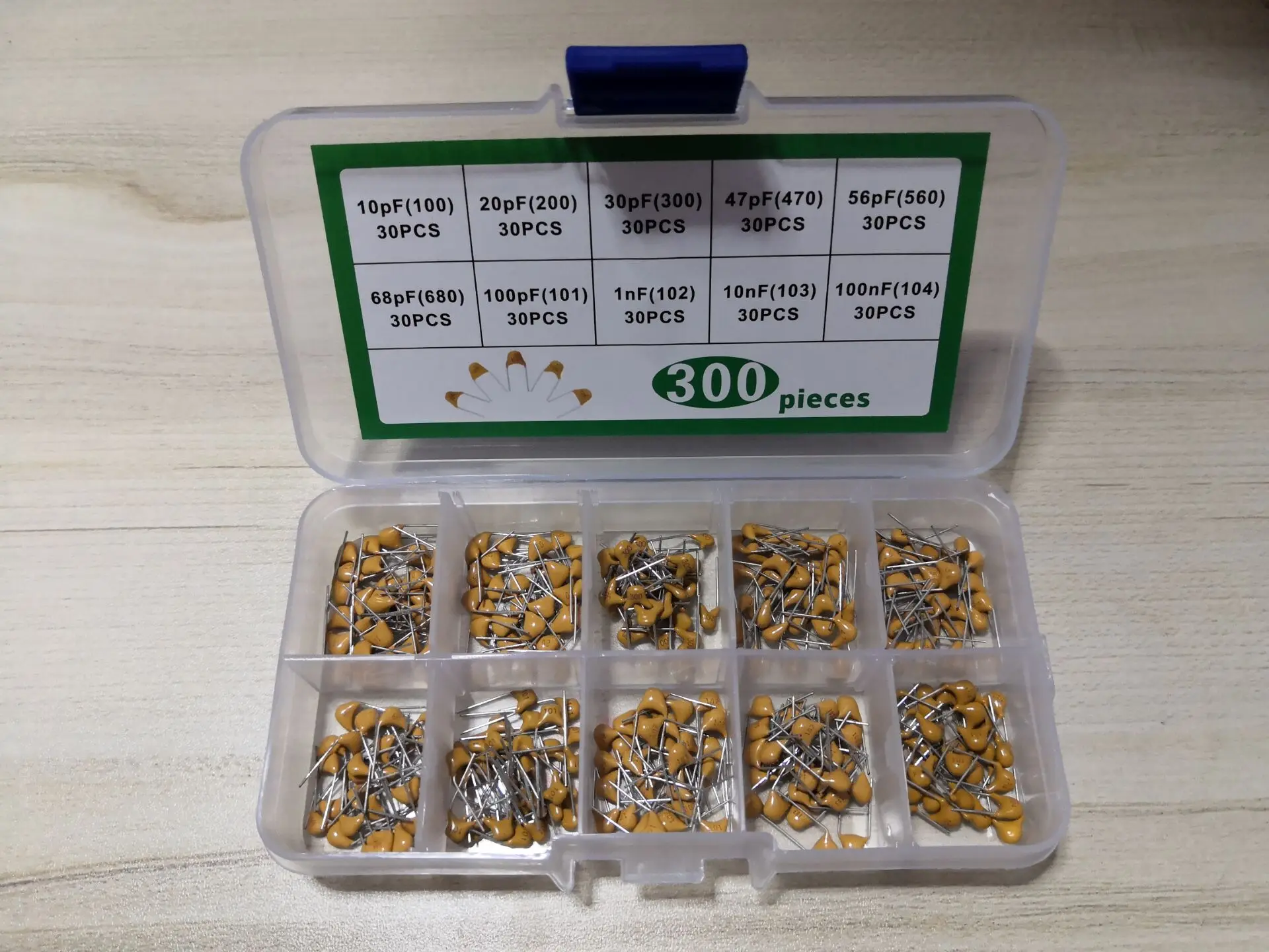 

Набор монолитных конденсаторов: 10 номиналов * 30 шт. = 300 шт. (10 пФ, 20 пФ, 30 пФ, 470/47 пФ, 560/56 пФ, 680/68 пФ, 101/100 пФ, 102/1 нФ, 103/10 нФ, 104/100 нФ)