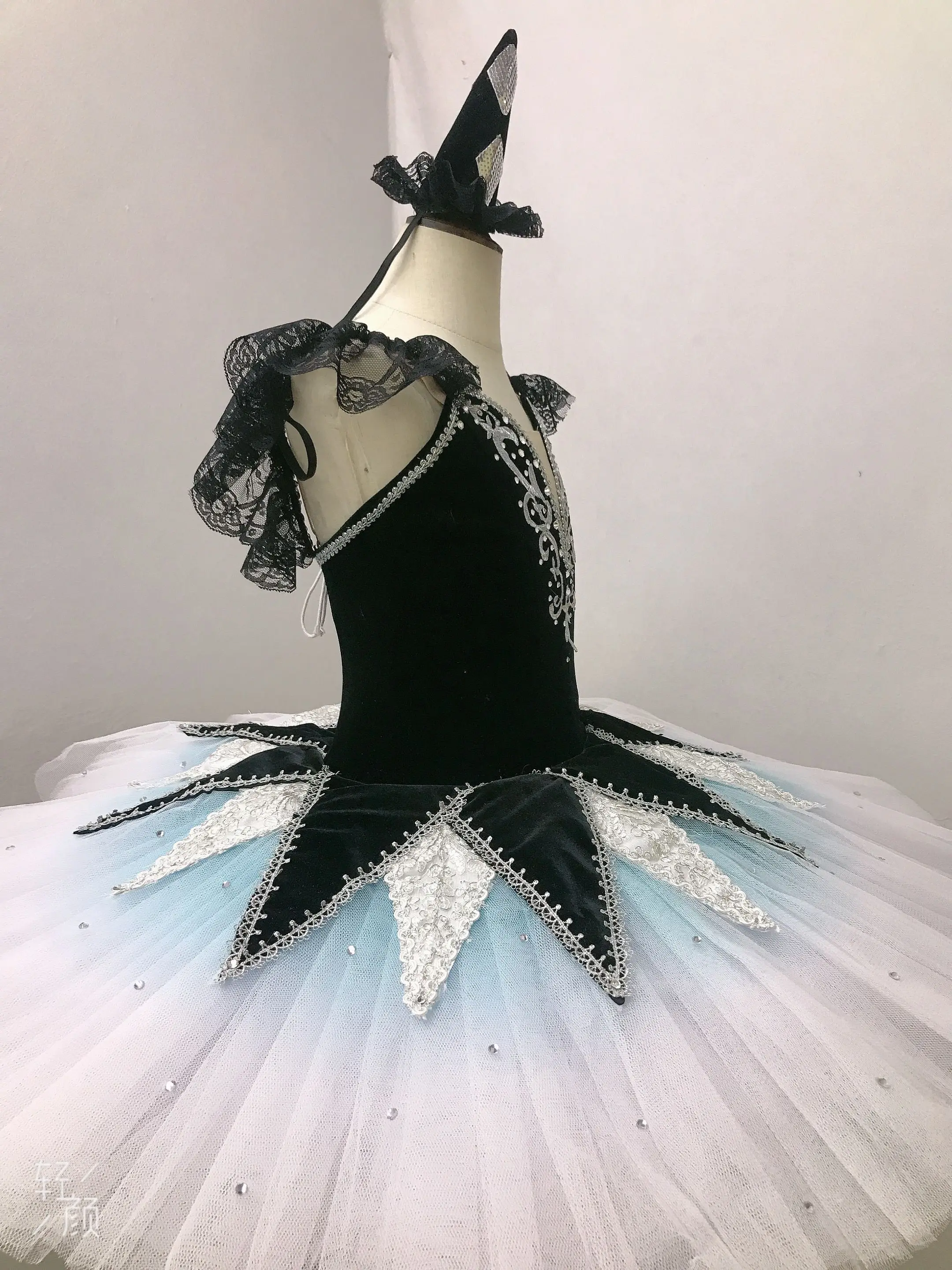 Nieuwe Balletrok Professionele klassieke Pannenkoek Tutu-kostuums