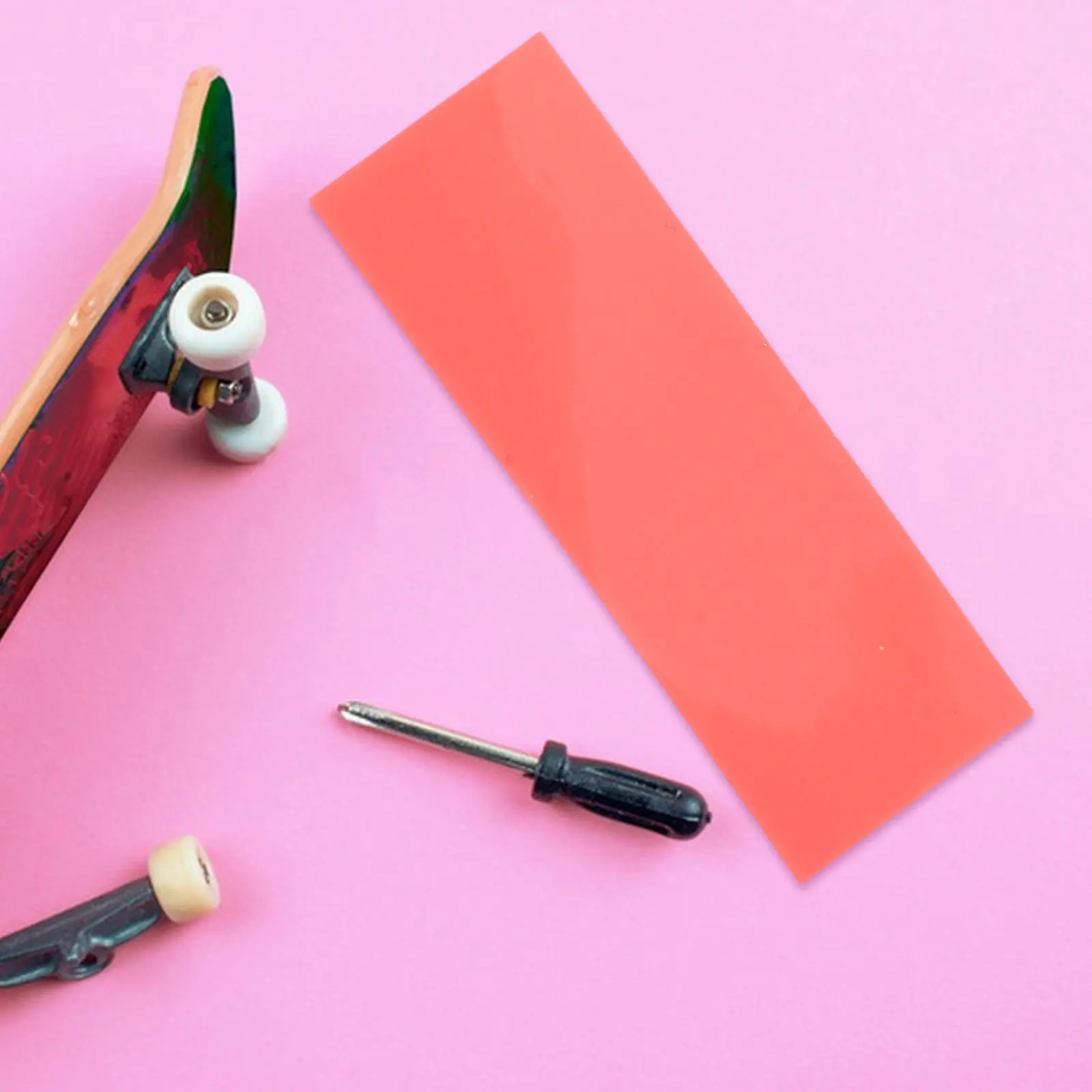 

Набор из 4 флуоресцентных светящихся в темноте зеленых противоскользящих лент для фингерборда (38ммx110мм) для мини-скейтбордов и фингербордов, для ухода за фингербордом