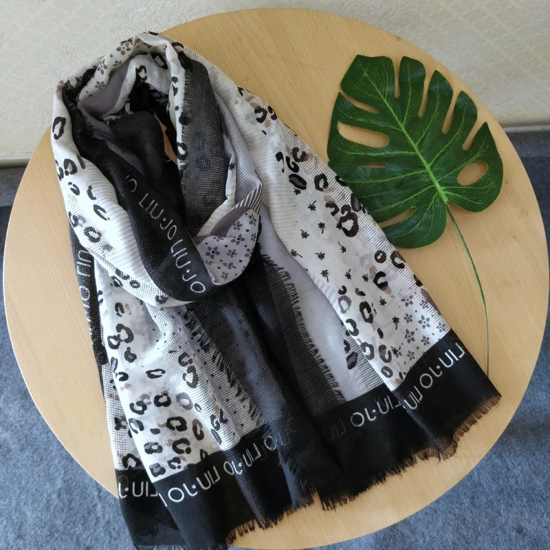 

Foreign trade original single Italian liujo autumn and winter new thick letter thick scarf shawl dual use