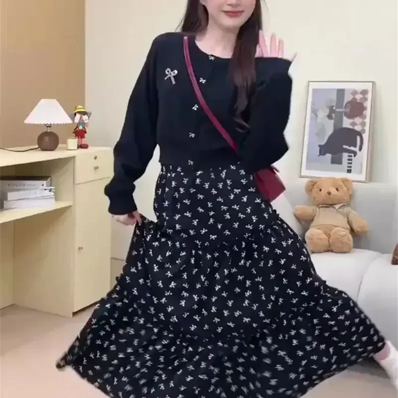 ถักเสื้อสเวตเตอร์ถักผู้หญิงแฟชั่นภาษาฝรั่งเศสคําปุ่มโบว์เสื้อผ้าสตรีสีดําสั้นเสื้อกันหนาวเสื้อ Slim เสื้อถัก