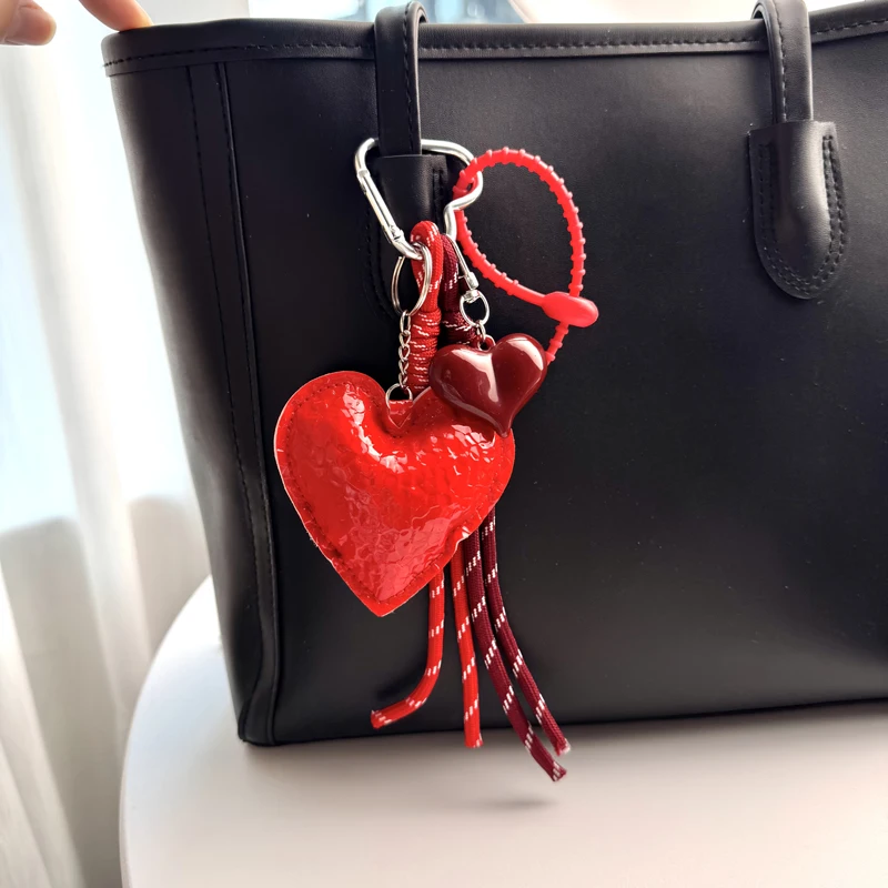 Trendy Leather Heart Keychain Delicate Heart Keyring Car Key Holder Bag Pendant Ornament Decoration For Charm Gift