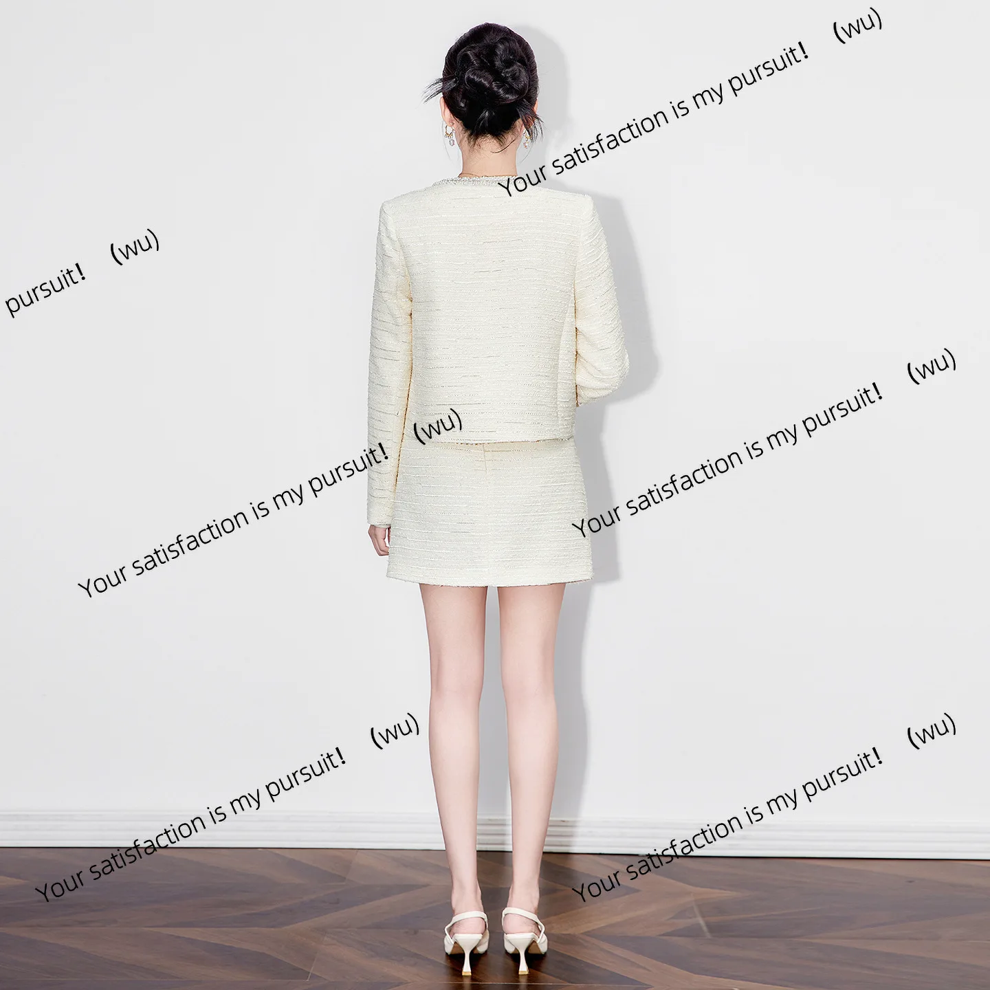 25111202-Heavy Industry Light Luxury Thousand Gold Wind White Moonlight Xiaoxiang Set Jacket + Skirt Handmade Nail Beads Autumn