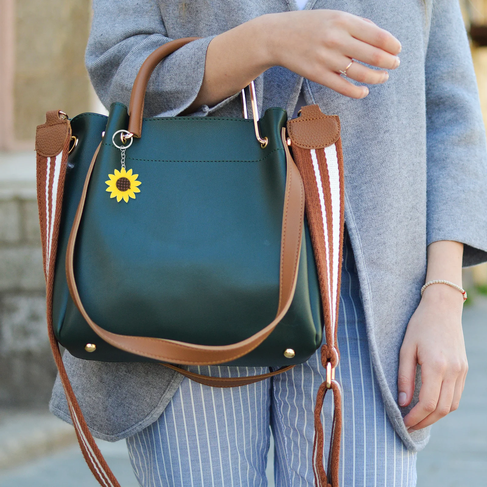 

12Pcs Soft Rubber Keychains Sunflower Pendant Exquisite Key Rings Portable Bag Key Holder Decorative Accessory