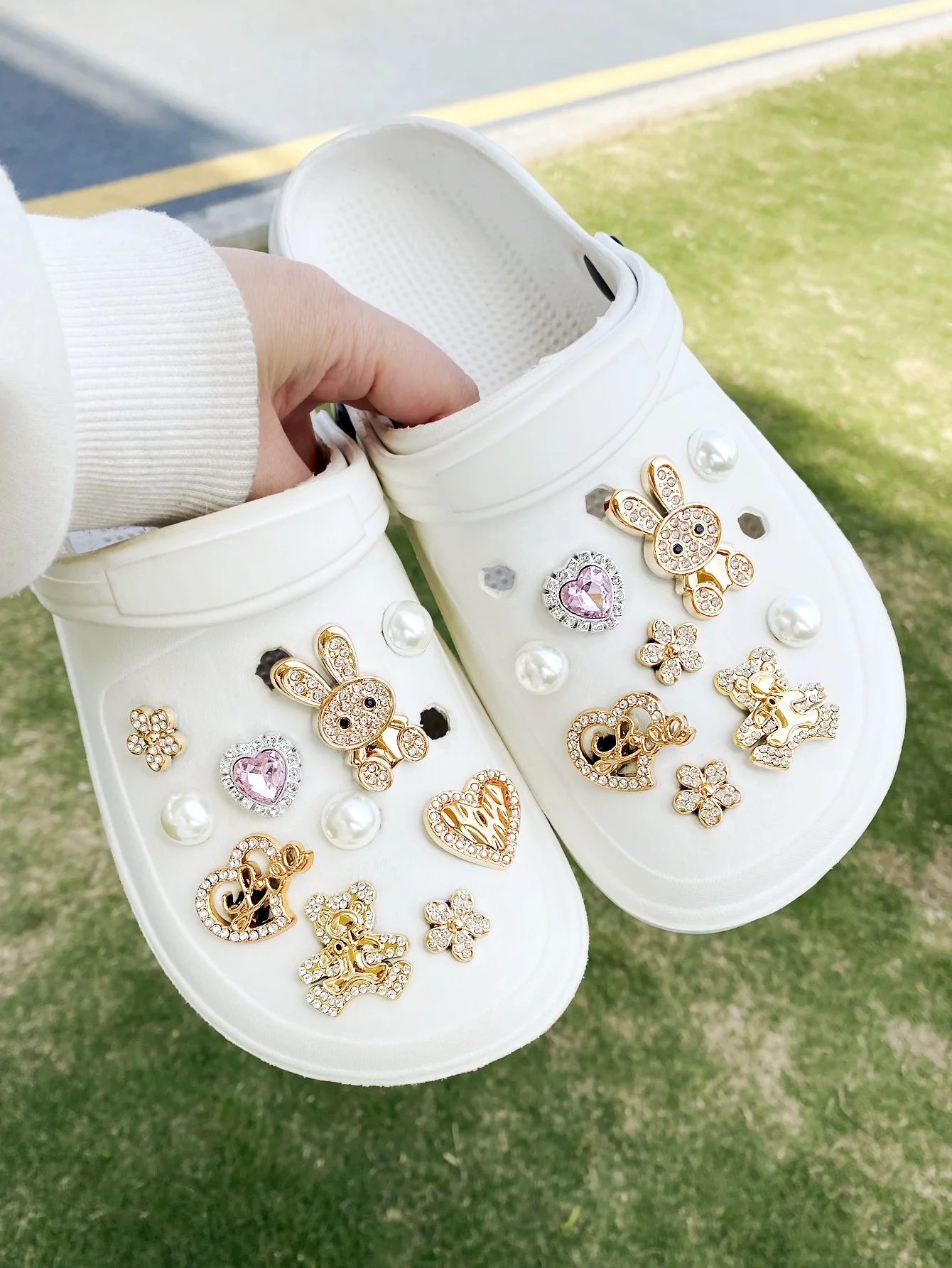 19 pieces of gold dot diamond rabbit, bear, flower, love letter love, pink ABS diamond heart, white ABS pearl shoe buckle DIY de