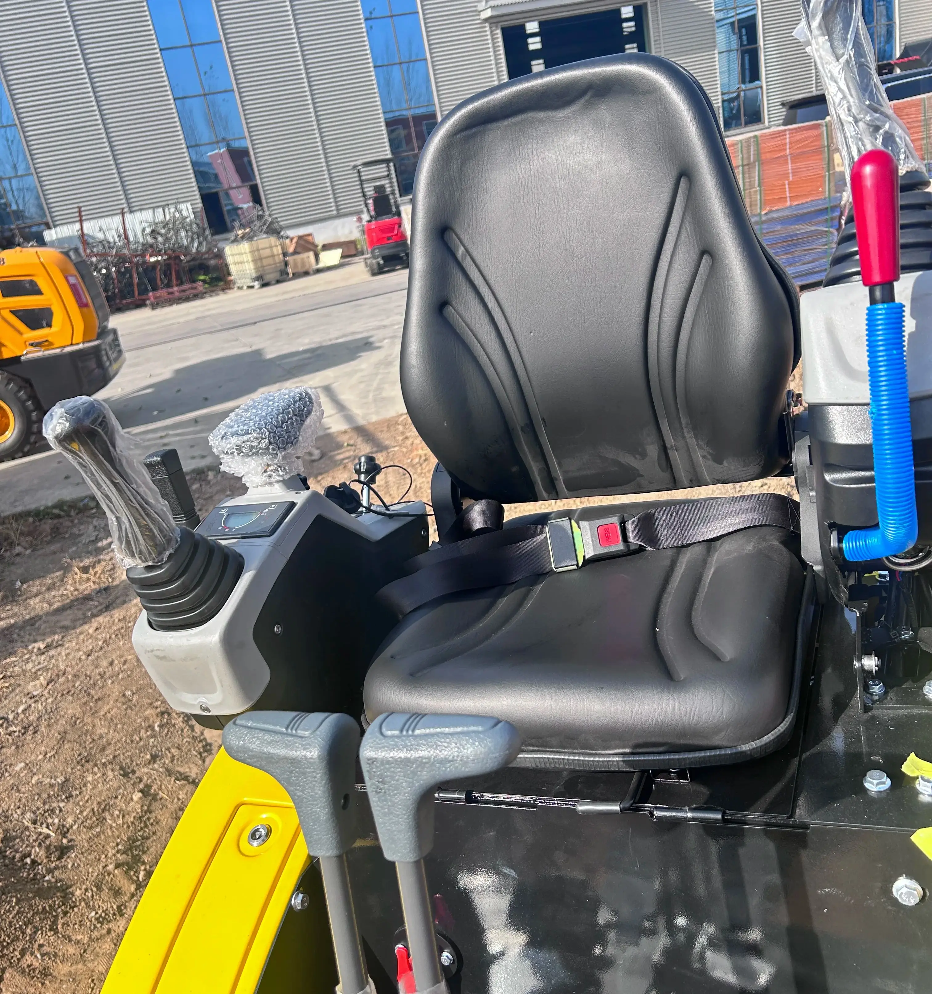 รถขุดขนาดเล็ก 2.0 ตัน รุ่นที่ดีที่สุด รถขุดขนาดเล็ก ราคาถูก พร้อมบุ้งกี๋ขาย