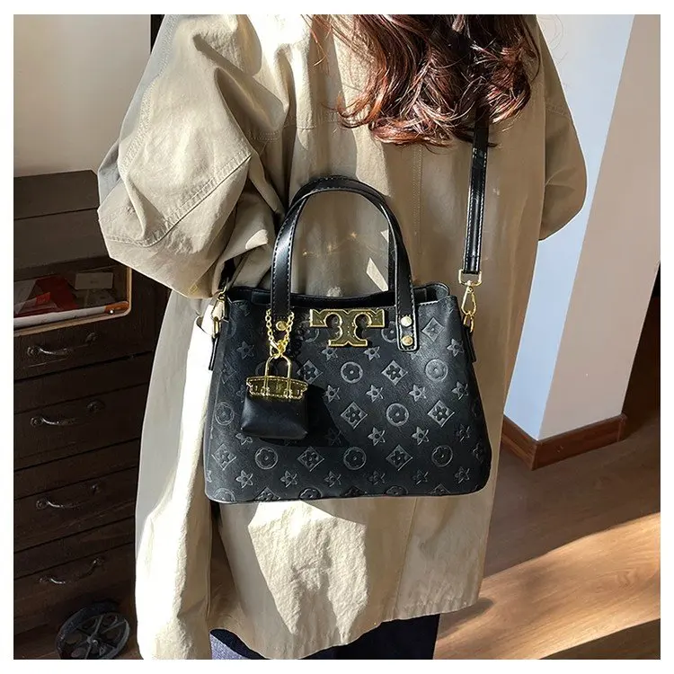 

Просторная сумка через плечо премиум-класса в корейском стиле, новинка 2026, минималистичная стильная сумка с регулируемым ремешком для повседневного/рабочего/повседневного использования