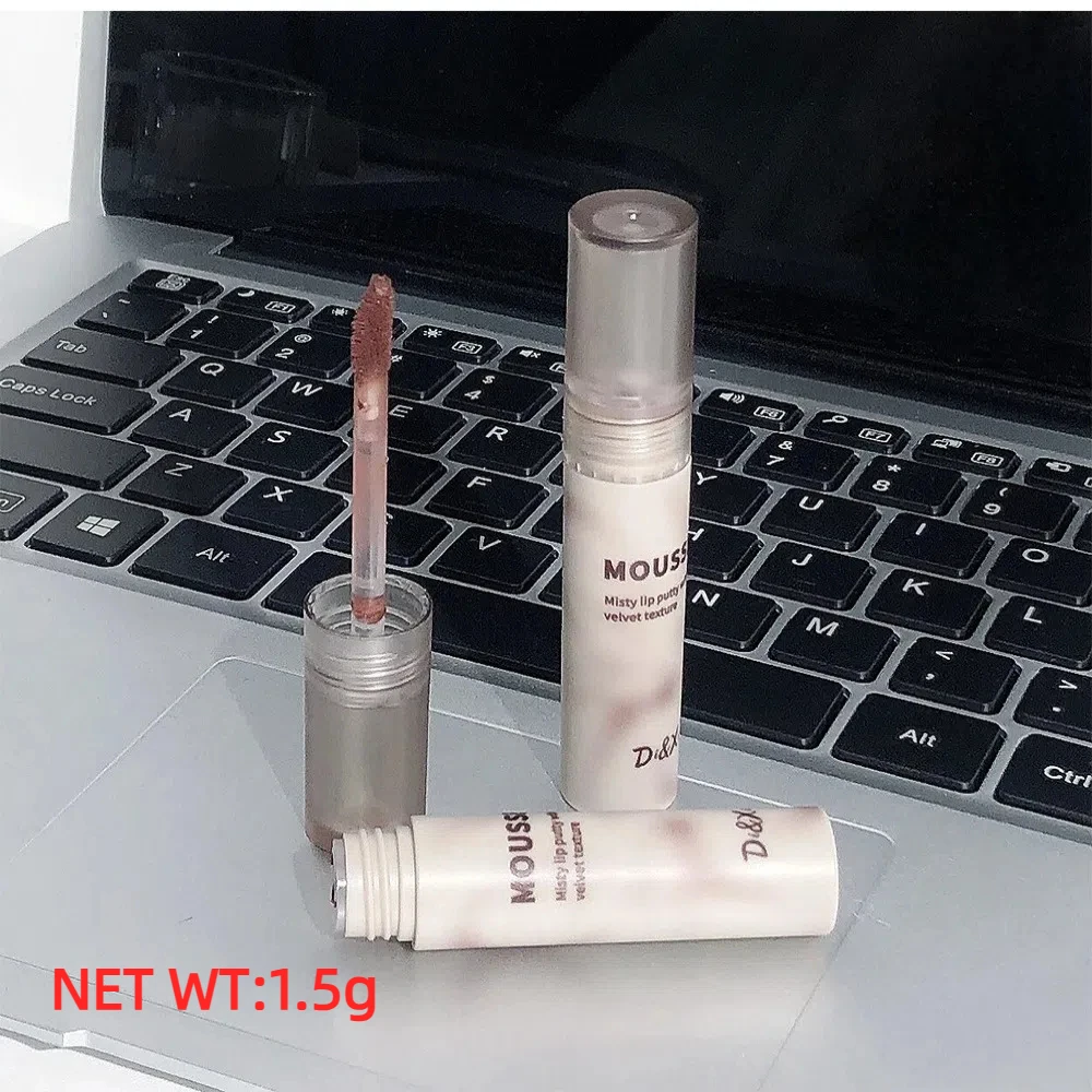 Nuevo Cool Black Lip Mud Mousse mate sedoso suave mujeres lápiz labial taza antiadherente caramelo marrón labio glaseado sosteniendo el maquillaje