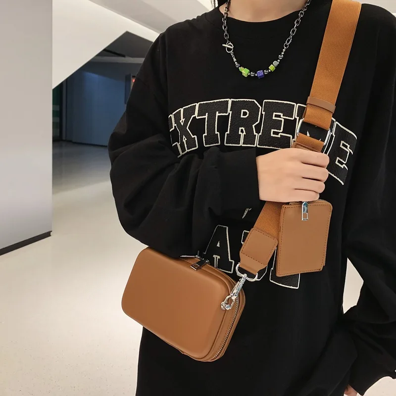 Man\'s Crossbody Bag New Small Square Bag Trendy Fashion Wide Shoulder Strap Retro One Shoulder Messenger Mobile Phone Bag 2023