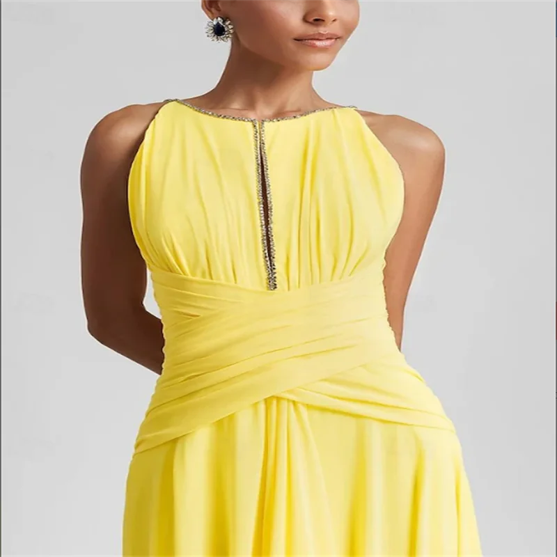 Abiti da ballo a trapezio lunghi fino al pavimento Eleganti senza maniche con collo gioiello Chiffon formale per invitati al matrimonio con pieghe glitterate con strass