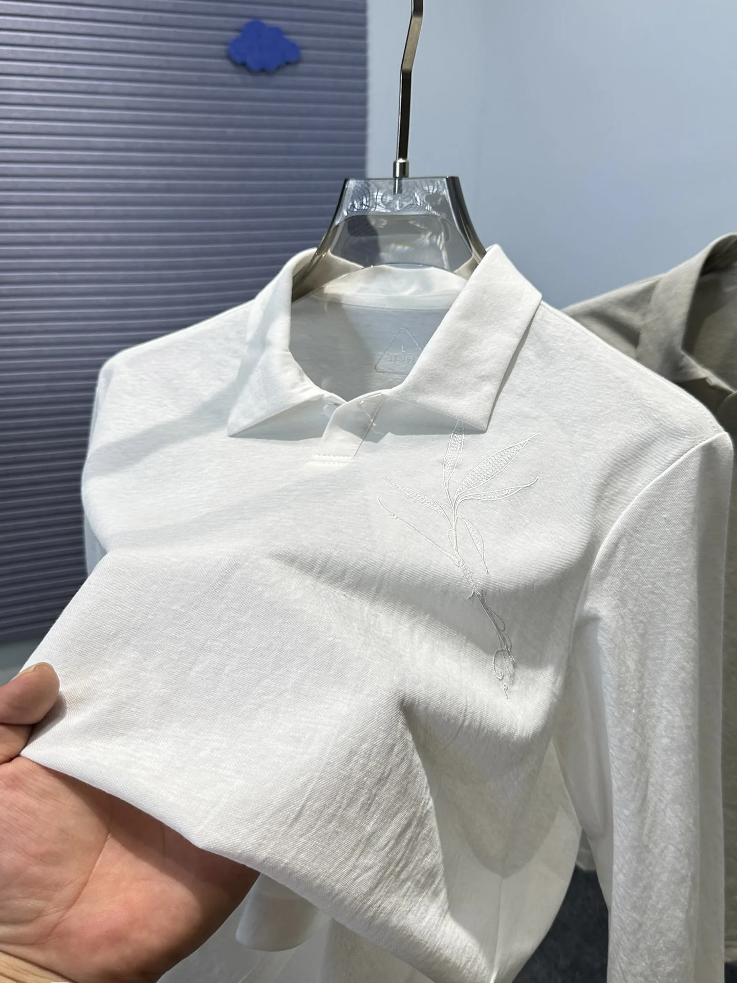 

Осенняя хлопково-льняная рубашка с вышивкой и длинным рукавом для мужчин, повседневная льняная рубашка с воротником и разрезом, дышащая, однотонная.