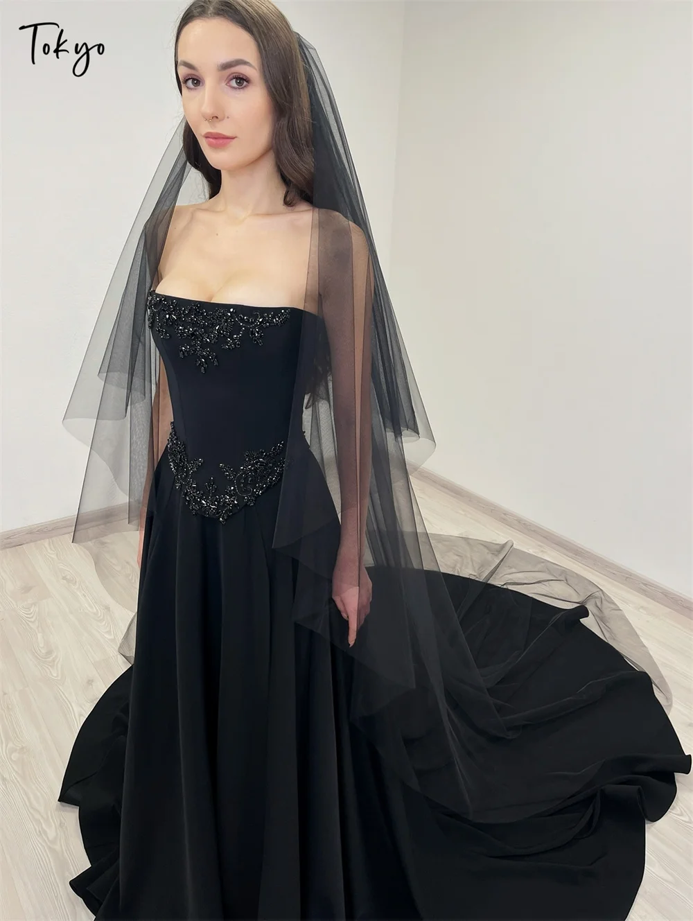 

Черные свадебные платья трапециевидной формы на заказ в Токио, без бретелек, с вырезом, без рукавов, с высоким разрезом, свадебное платье со шлейфом, свадебное платье