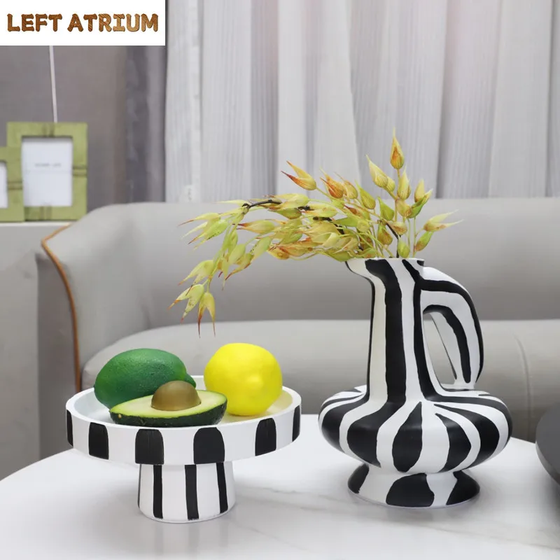 

Black and White Vertical Pattern Resin Vase, Flower Arrangement, Fruit Tray, Home Decoration, Living Room Decoration Ornaments