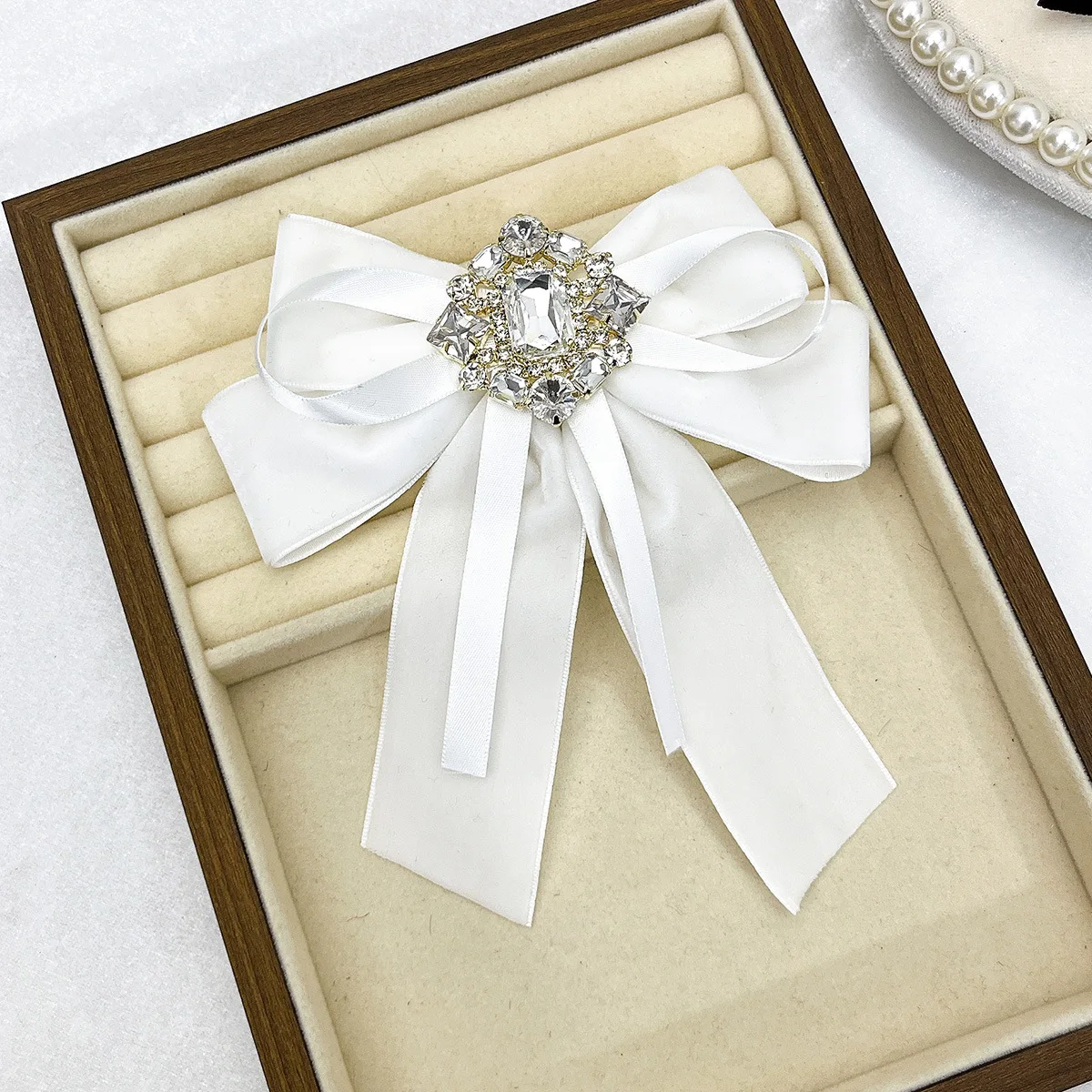 Korean Elegant Velvet Ribbon Bow Tie Brooches for Women Crystal Lapel Pins Decorative Fashion Wedding Party Badge Accessories