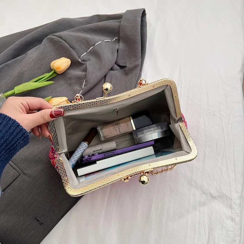 Vintage Shoulder bags for women New Embroidered Flower Satin Fabric purses and handbags Street Fashion Phone Pouch wristlet bag