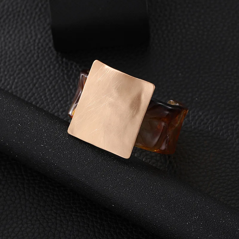 Einfache Geometrische Gebürstete Quadratische Armbänder für Frauen Hochwertige Atmosphärische Armbänder Charmanter Schmuck – Detail 3