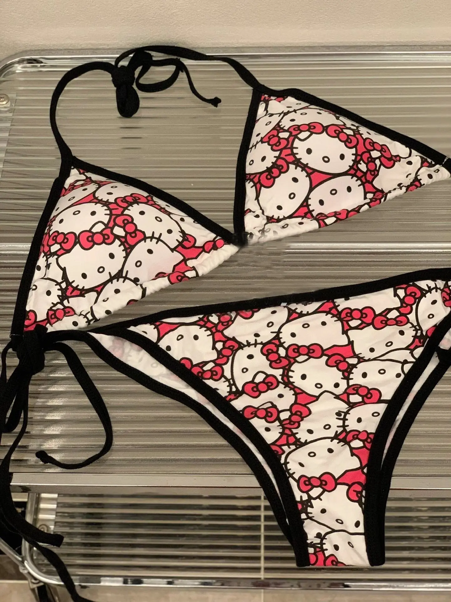 HelloKitty Sanrio Bikini Set, Desenhos Animados Bonitos, Praia Y2K, Lado Suave, Calcinha De Renda, Maiô Kawaii, Presente Da Menina, Verão, 2 peças