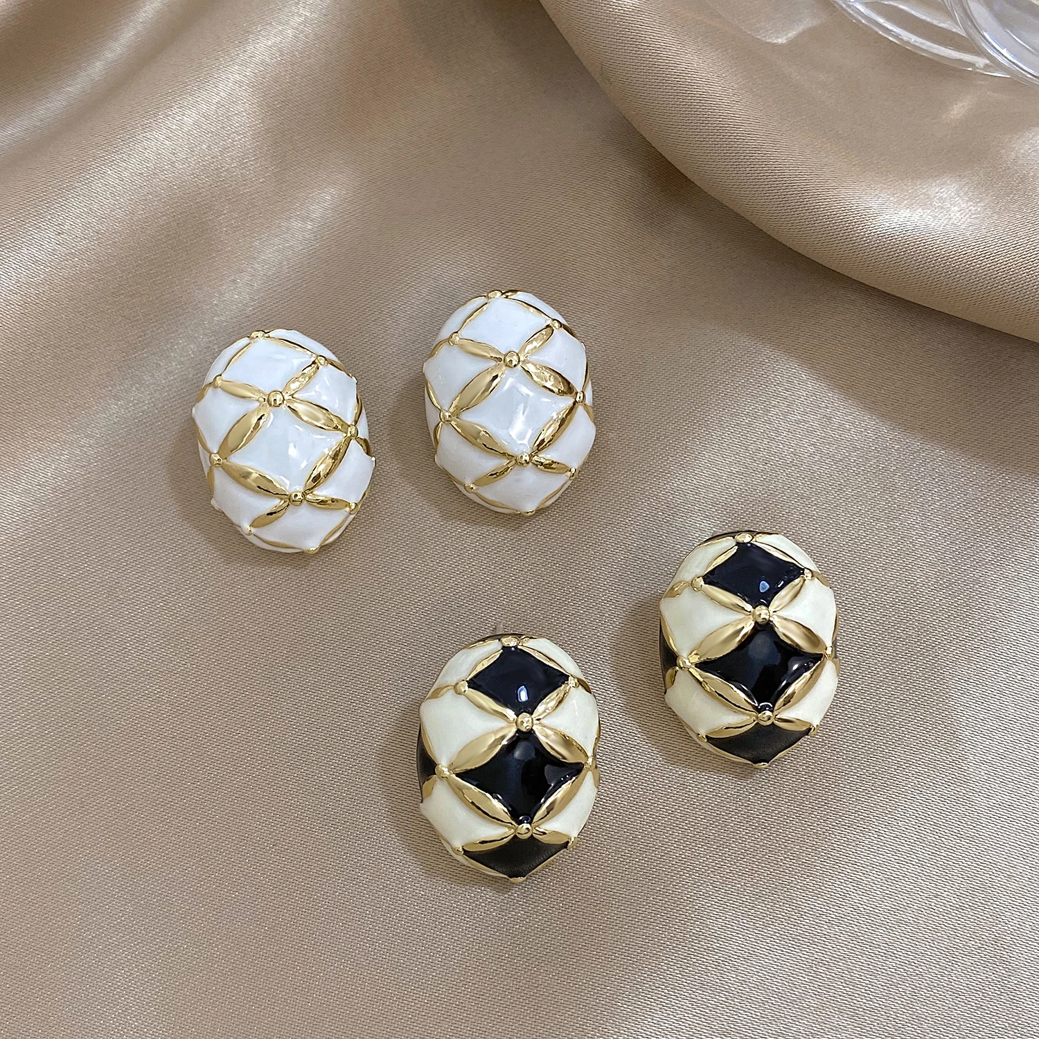 Lifefontier New Black White Color Enamel Ellipse Stud Earrings For Women Retro Ceramic Geometric Statement Earring Jewelry