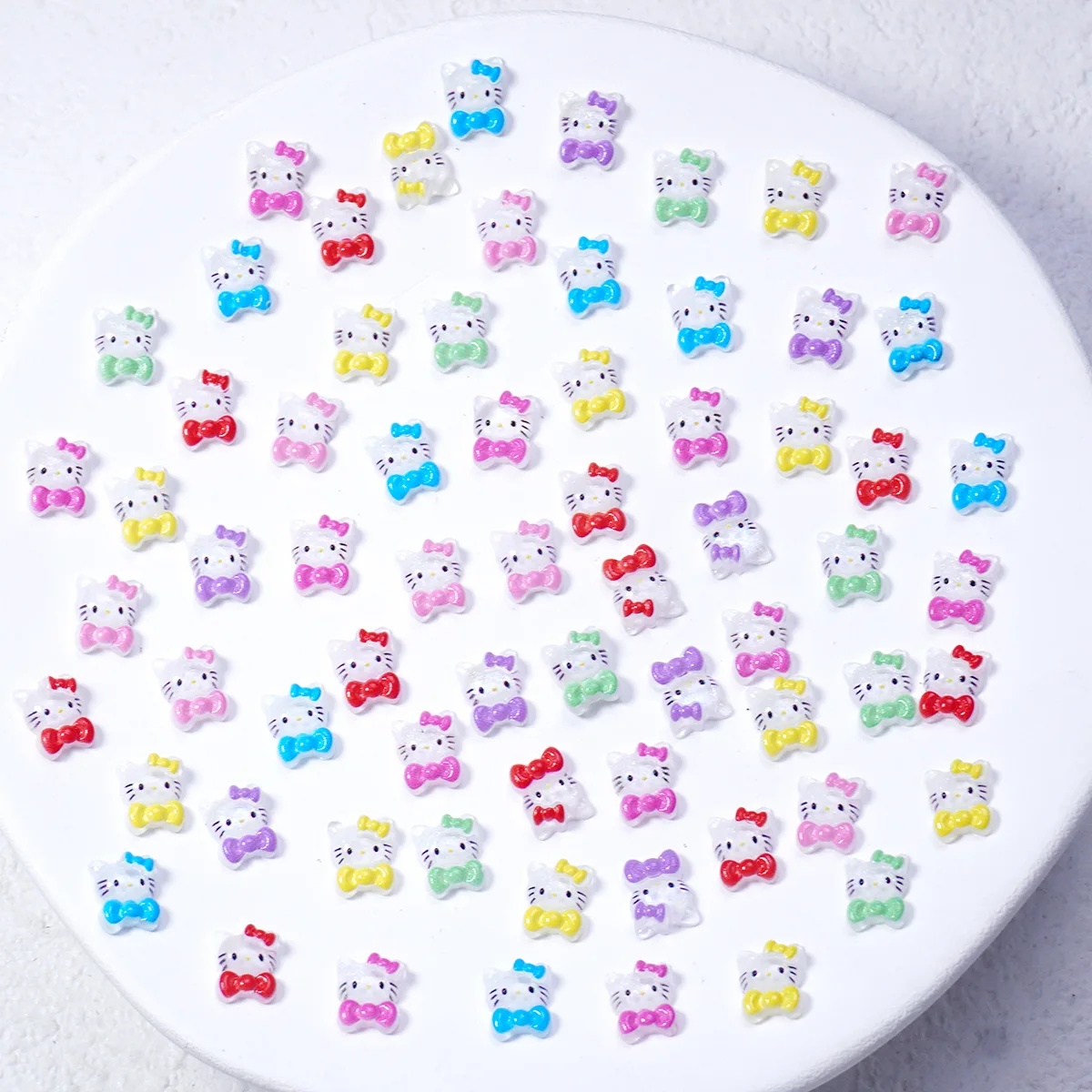100 pezzi/pacco ciondoli per unghie giapponesi Hello Kitty - nail art con strass in resina, decorazioni per unghie carine a pressione per manicure Kawaii fai da te