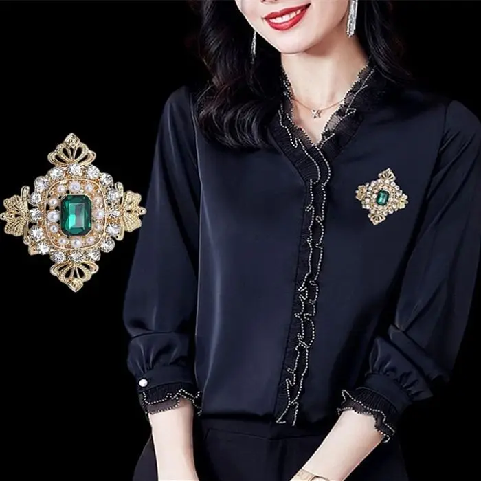 Baroque Style Women Elegant Vintage Emerald Rhinestone Brooches Pins Cross Chains Pearl Badges Suit Jewelry Party Wedding Buckle