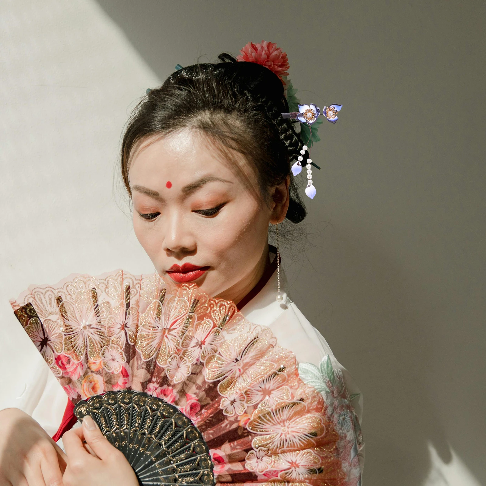 

Design Chinese Hair Stick Wooden Flower Accessories for Buns Traditional Elegance Pearl Embellished Flower Hair Stick