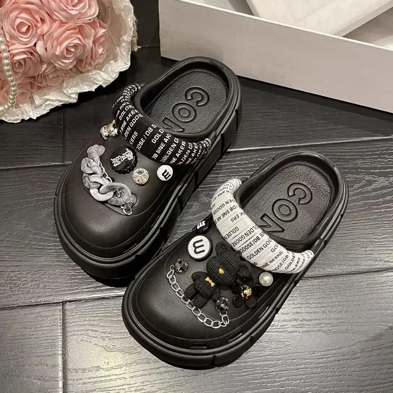 2026 New Fashion Charms Clogs New Arrival Thick Sole Outdoor Women Slippers High Quality Summer Beach Sandals For Girls