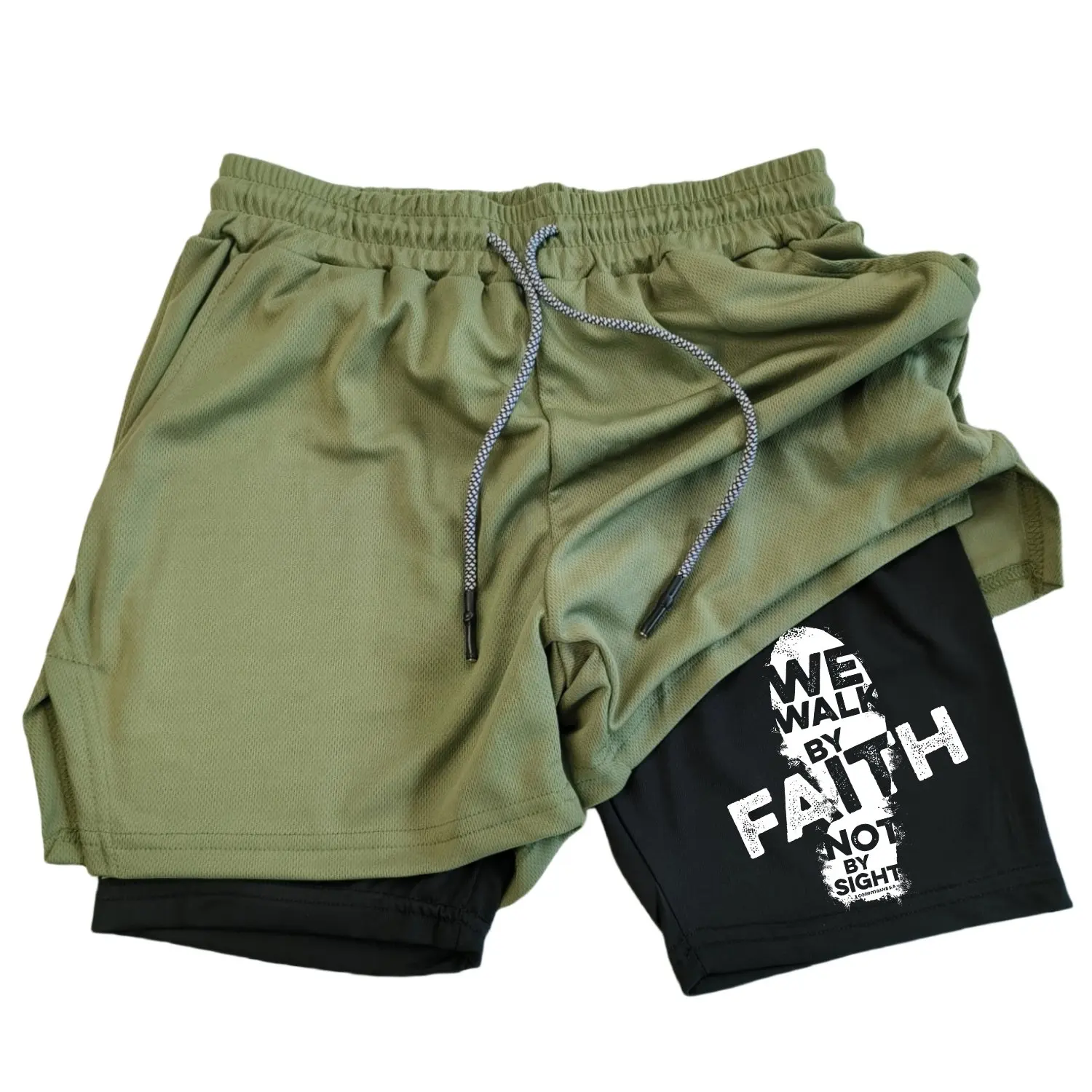 

Мужские быстросохнущие шорты Faithful Theme | Двухслойная быстросохнущая дышащая ткань, классический принт с надписью "WE WALK BY FAITH".