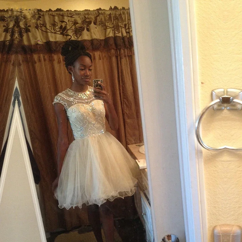 

Elegant A-line Short Tulle Girl Homecoming Dress Crystal beaded Mini PROM Dress Hat Sleeve Halter Formal Dress Customized