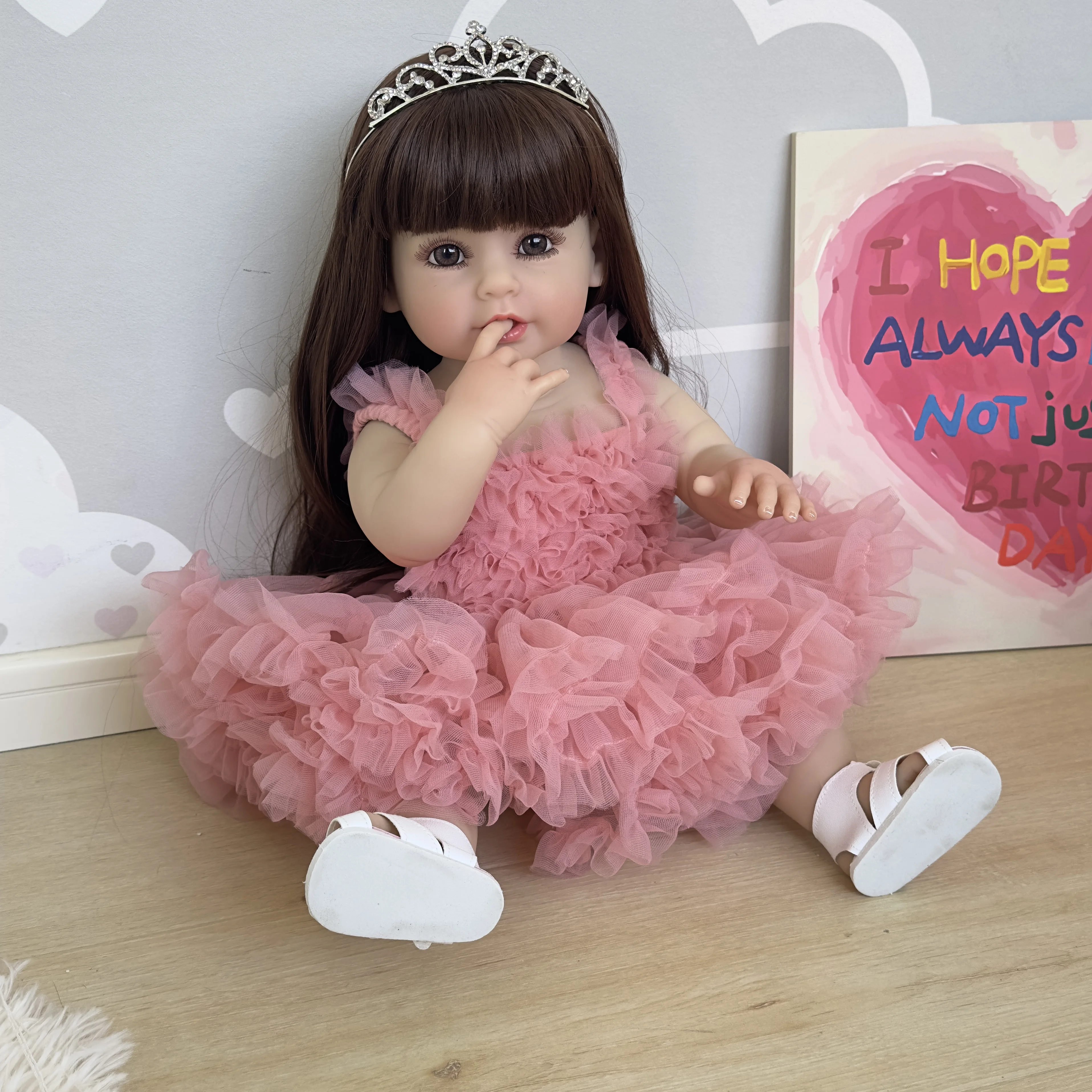 NPK 55CM Ganzkörper süße Prinzessin weiches Silikon Vinyl Reborn Stand Kleinkind Mädchen Puppe lebensechte wirklich Babypuppe mit rosa Kleid