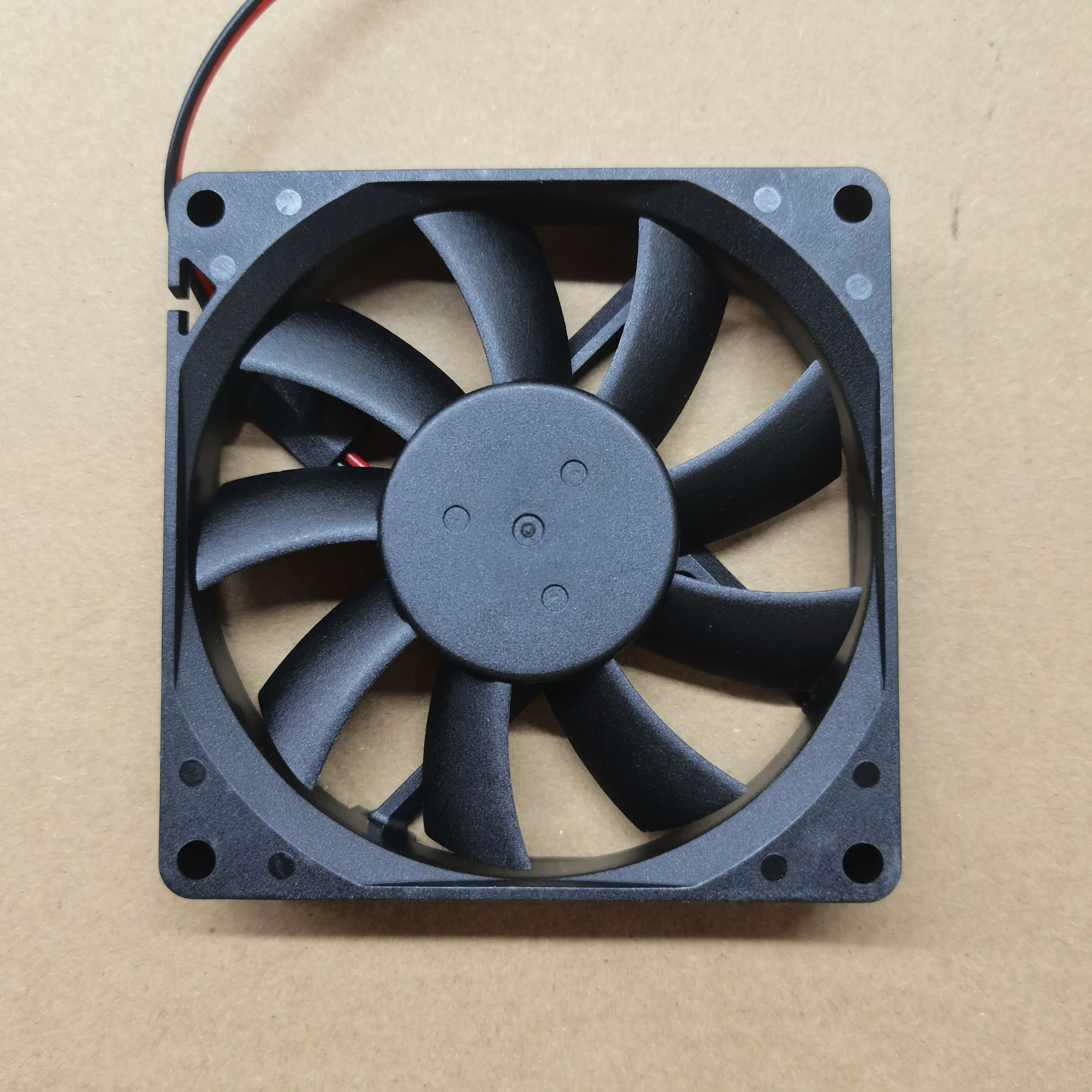 Delta AFB0812SHB Ventola di raffreddamento per server CC 12 V 0,40 A 80 x 80 x 15 mm a 2 fili