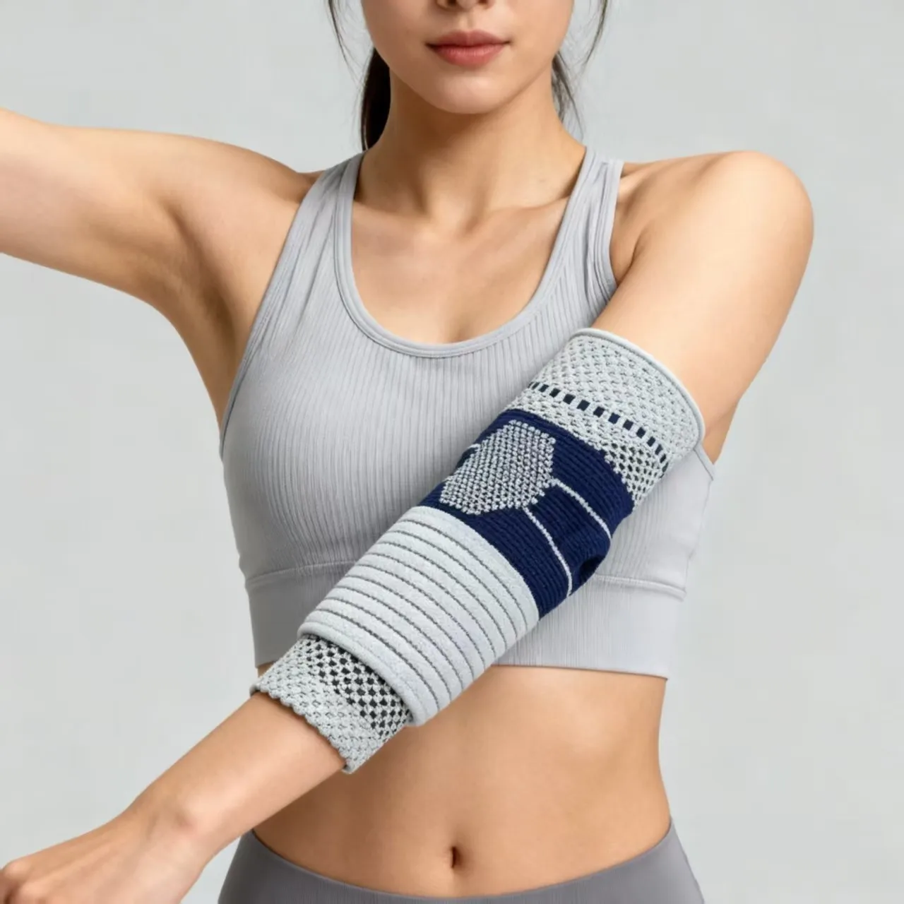 새로운 스트랩 팔꿈치 보호대는 관절을 고정하고 땀을 흡수하며 근육을 안정화시켜 부상 방지