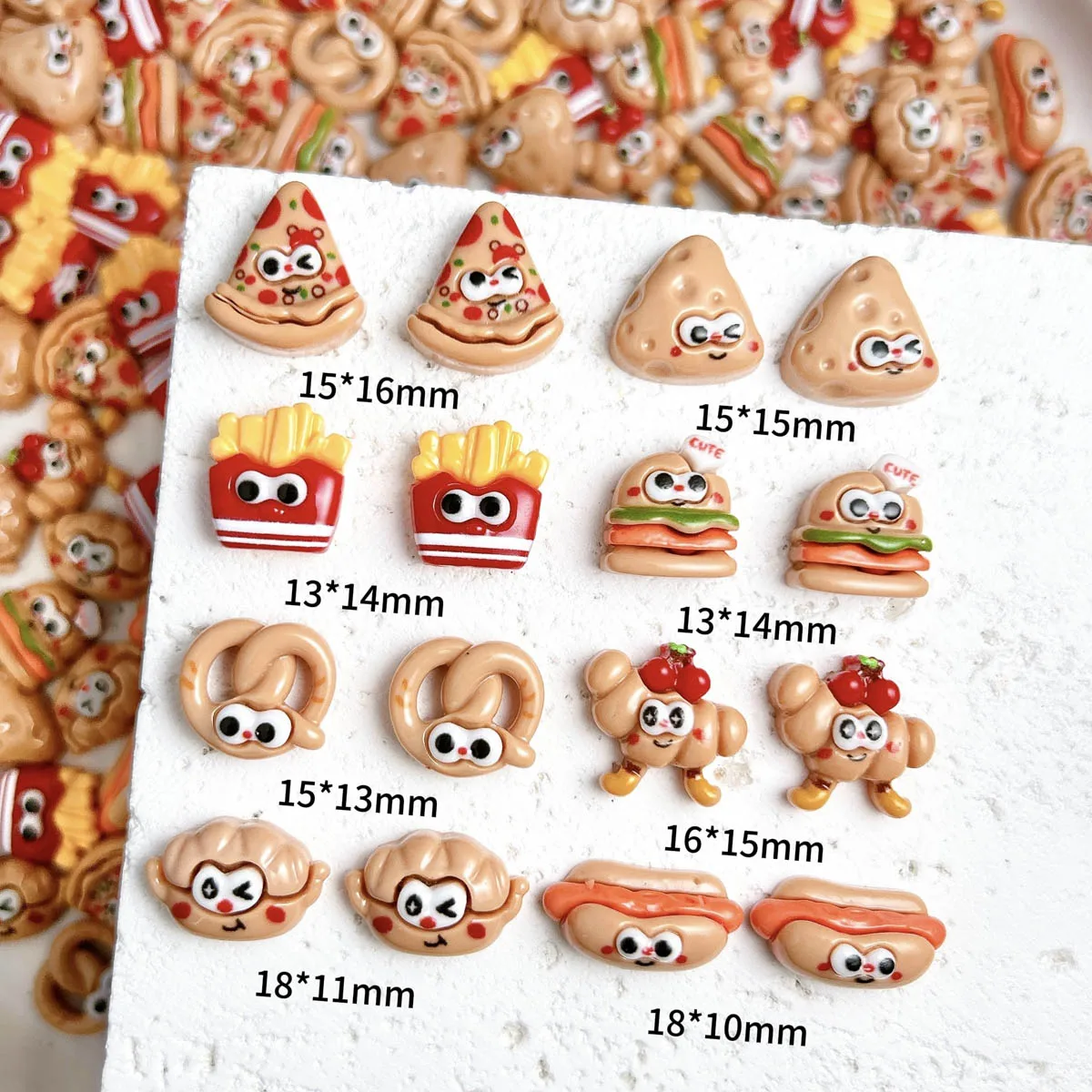 30個入り 漫画風 かわいいチーズピザ レジンネイルチャーム 3D クリエイティブ 大きな目 ホットドッグ フードシリーズ ネイルアートデコレーション DIYネイル用