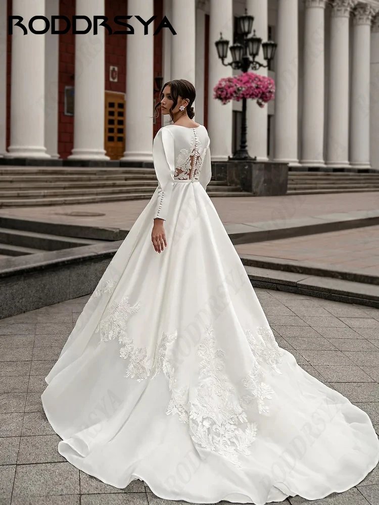 RODDRSYA Luxo Manga Longa Profunda Decote Em V Vestido De Casamento Pérola Voltar A linha De Noiva Festa Catedral Trem Macio Satin Robe De Mariée Luxo Manga Longa Profunda Decote Em V Vestido De Casamento Pérola Voltar